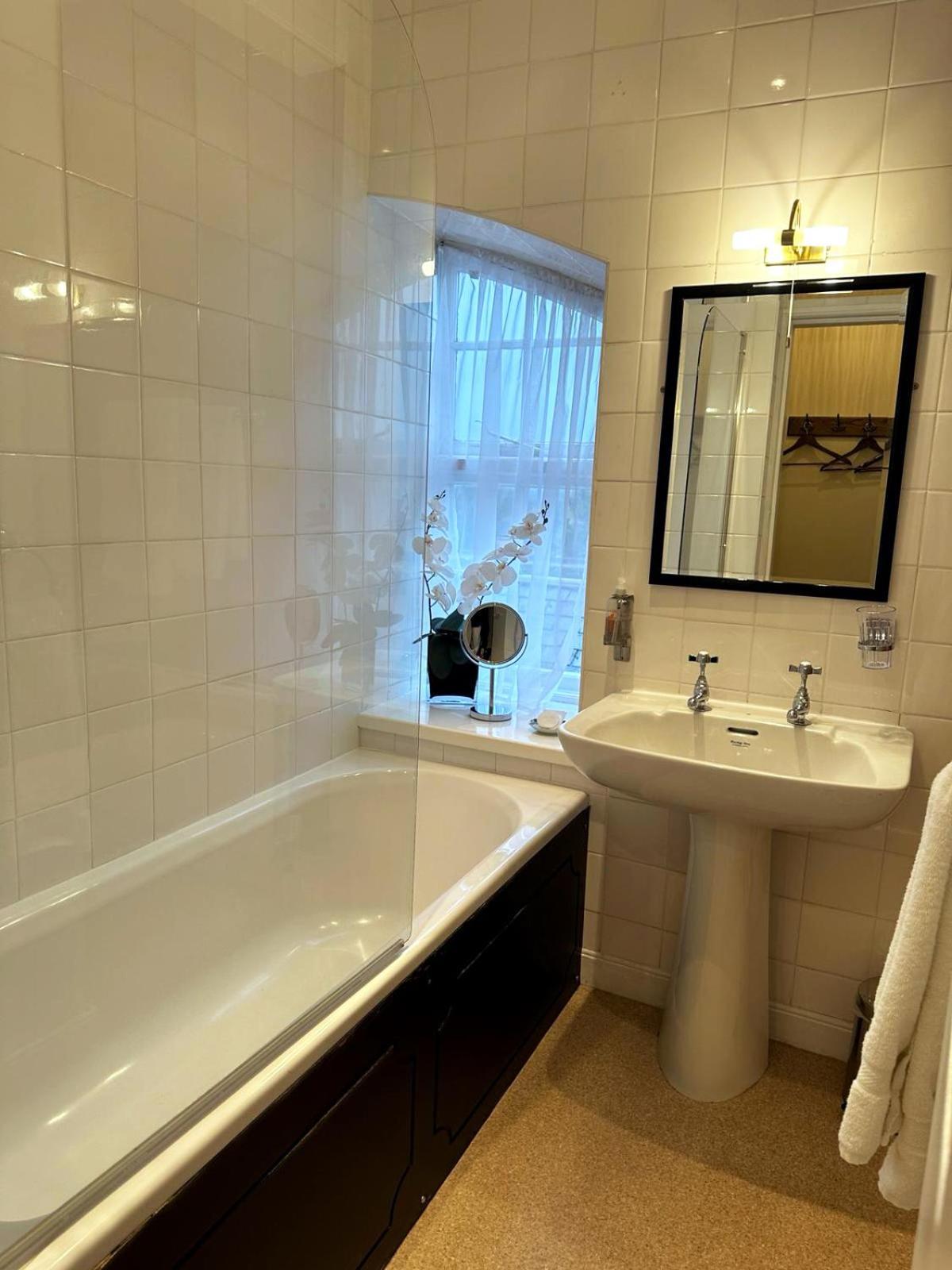 Orchard Club Hotel Knaresborough Szoba fotó